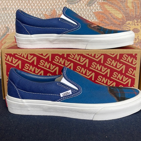 Vans WMNS Classic Slip-0n
Big Reveal Classics Navy/
VN000XG81P4
Sneakers - Picture 3 of 16